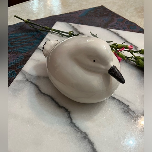 Benzara Alluring Nesting Glossy White Ceramic Bird w black textured beak - Picture 6 of 7